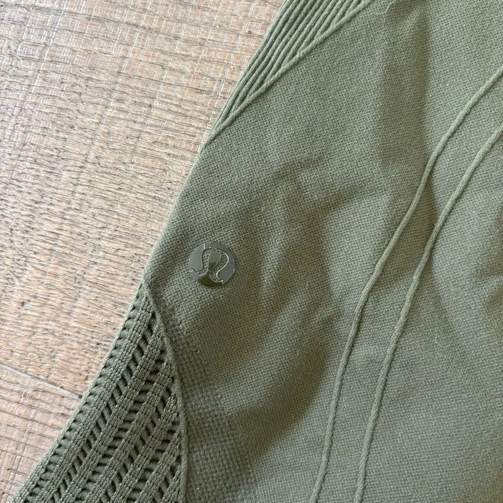 lululemon green seamless crop workout leggings - Image 3