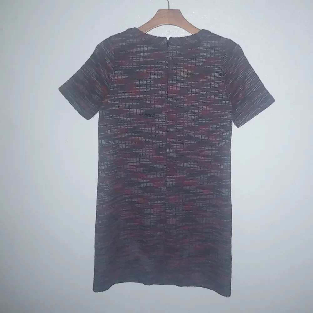 Loft SP Career Short Sleeved Textured Shift Mini Dress Crew Neck Red Gray Petite - Image 5