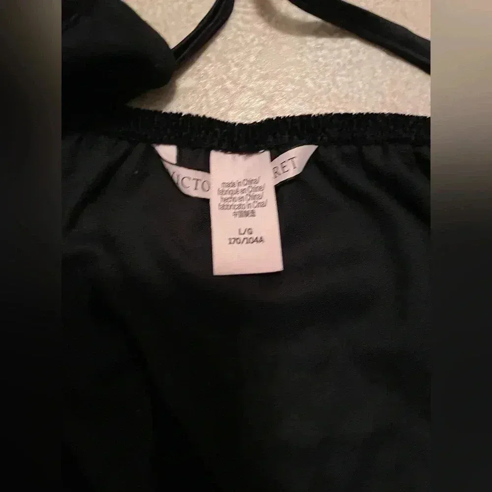 VICTORIAS SECRET Black Velvet Ruffled One Piece Romper With Adjustable Straps; L - Image 4