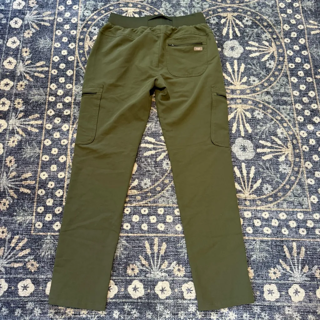 Figs Hunter Green Women's Scrub Set - Image 8