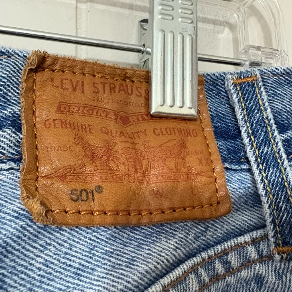 Levi’s 501 Two-Tone Women’s Jeans Size 24 100% Cotton Straight Leg Distressed - Image 7