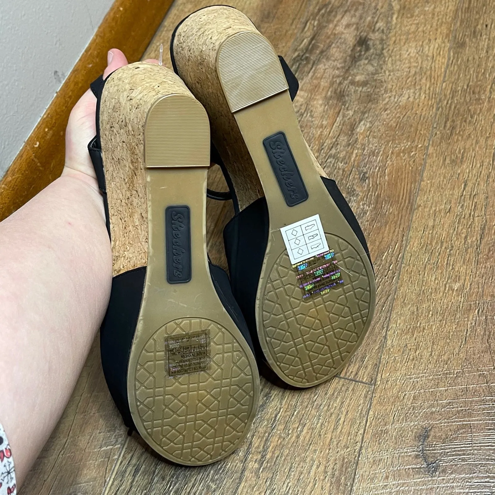 NWOT Sketchers Woman’s Black & Cork Wedge Heels Size 10 - Image 6