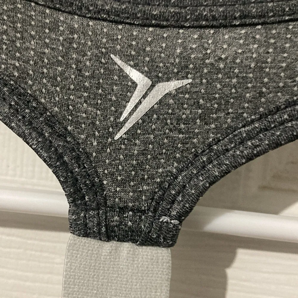 Old Navy Active Go Dry Size Medium Elastic Mesh Grey/White Racerback Tank Top - Image 4