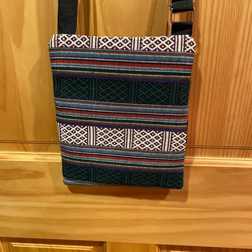 Owl embroidery two zipper bag NWOT has a lot of color details - Image 3