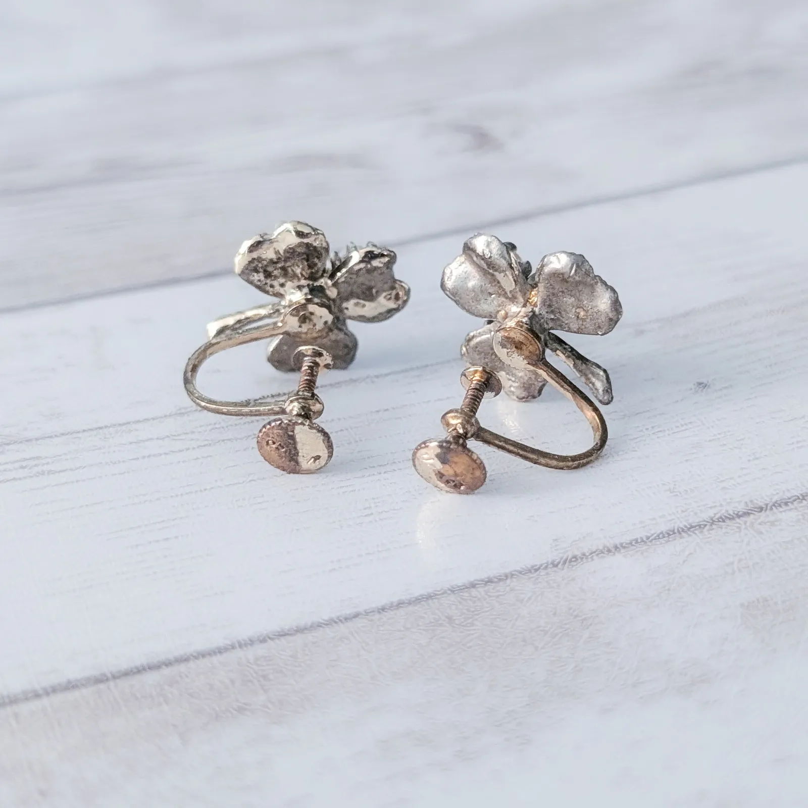 Vintage Vanco Screw On Earrings Shamrock with Faux Pearls Gold - Image 6