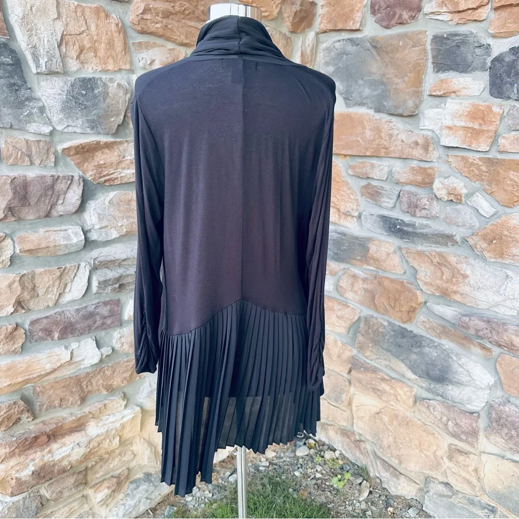 August Silk Black open cardigan w sheer pleats - Image 14