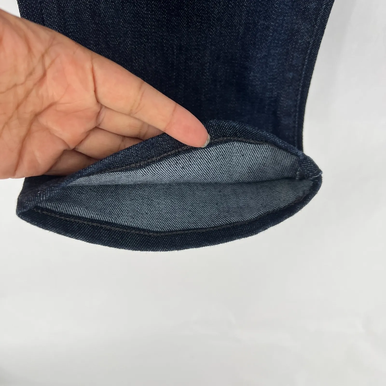 DKNY Skinny Leg Jeans Womens 6 Blue Whiskering Denim Cotton Dark Wash Mid Rise - Image 4