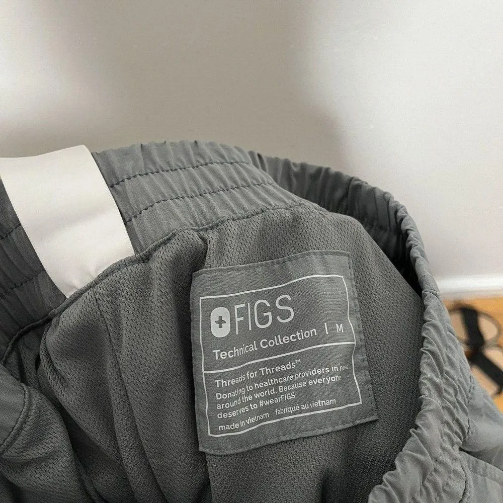 Figs Scrub Set Fionlite Top and Zamora Jogger Pants in Sage Green Size Medium - Image 9