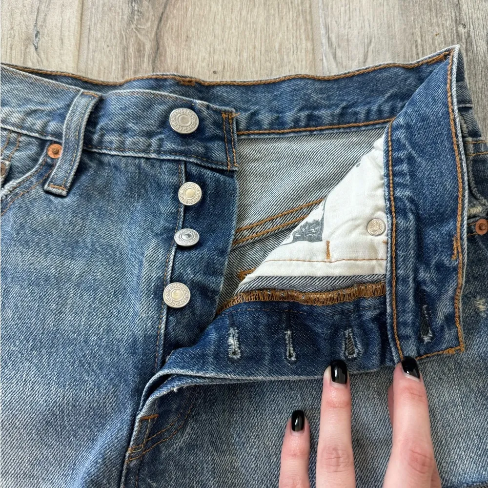Womens Levi's 501 Mini Jean Shorts Size 27 New Without Tags - Image 3