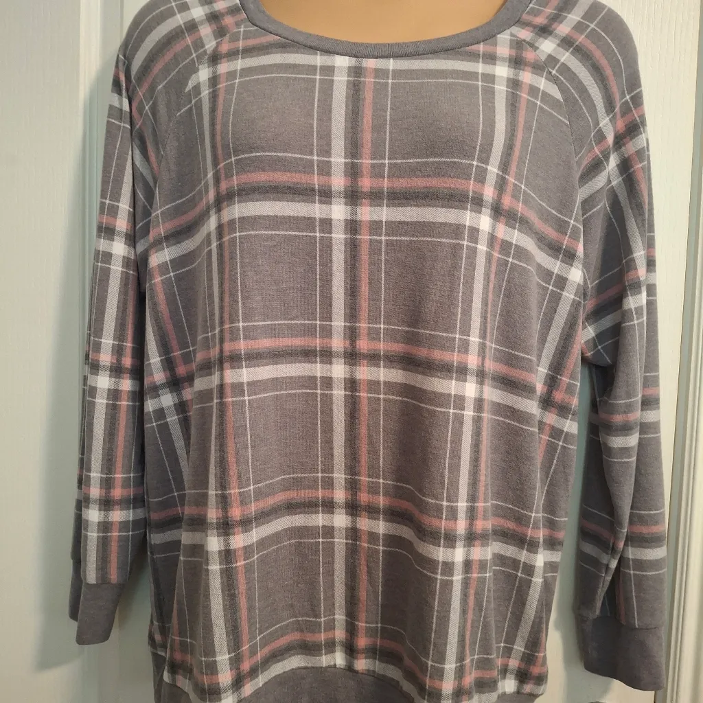 Torrid Sz 2 Gray and Pink Plaid Sweater - Image 5