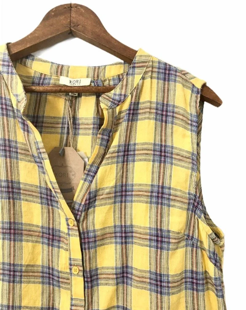 NWT Plaid sleeveless Blouse - Image 3