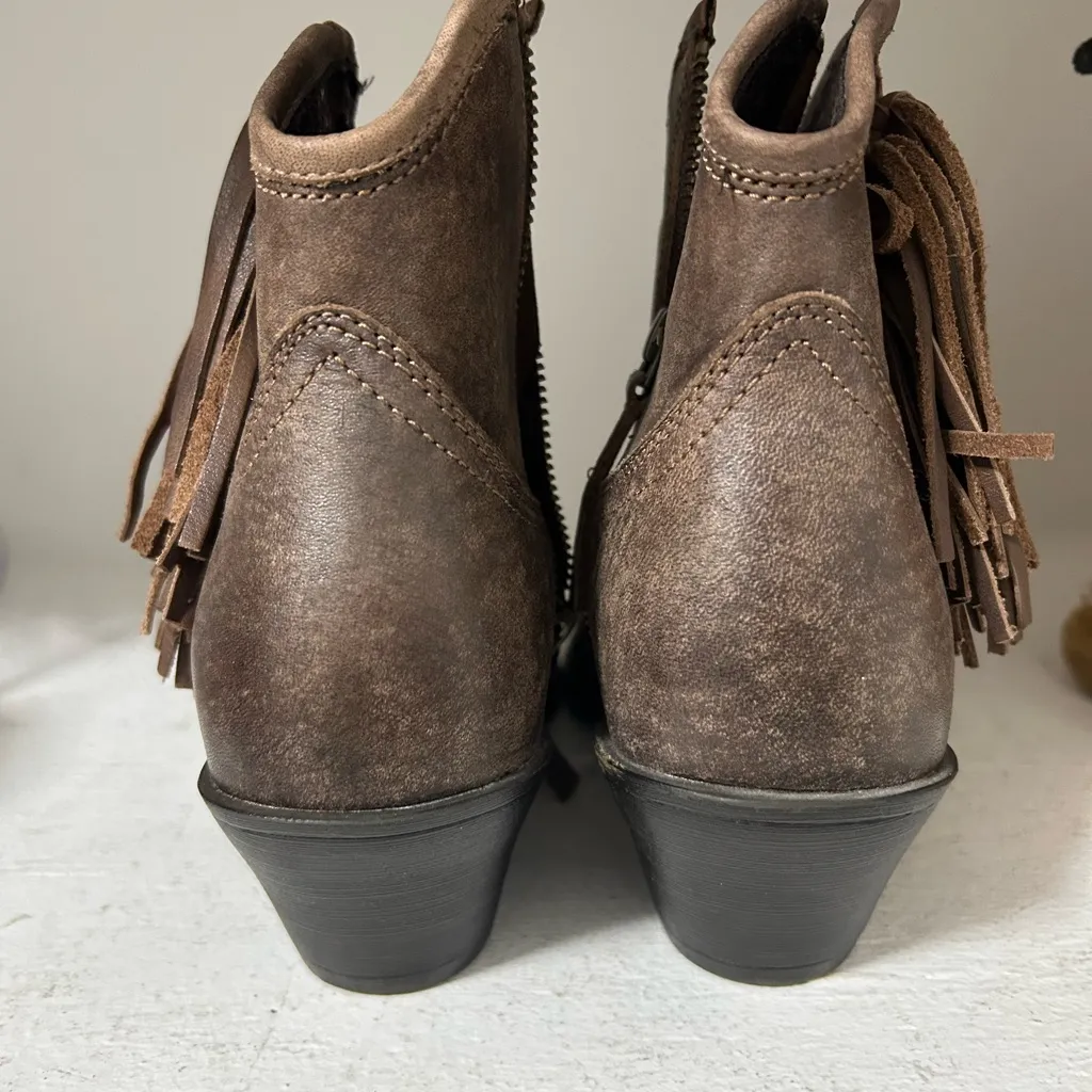 Ariat Distressed Brown Fringe Ankle Booties NWOT - Image 6