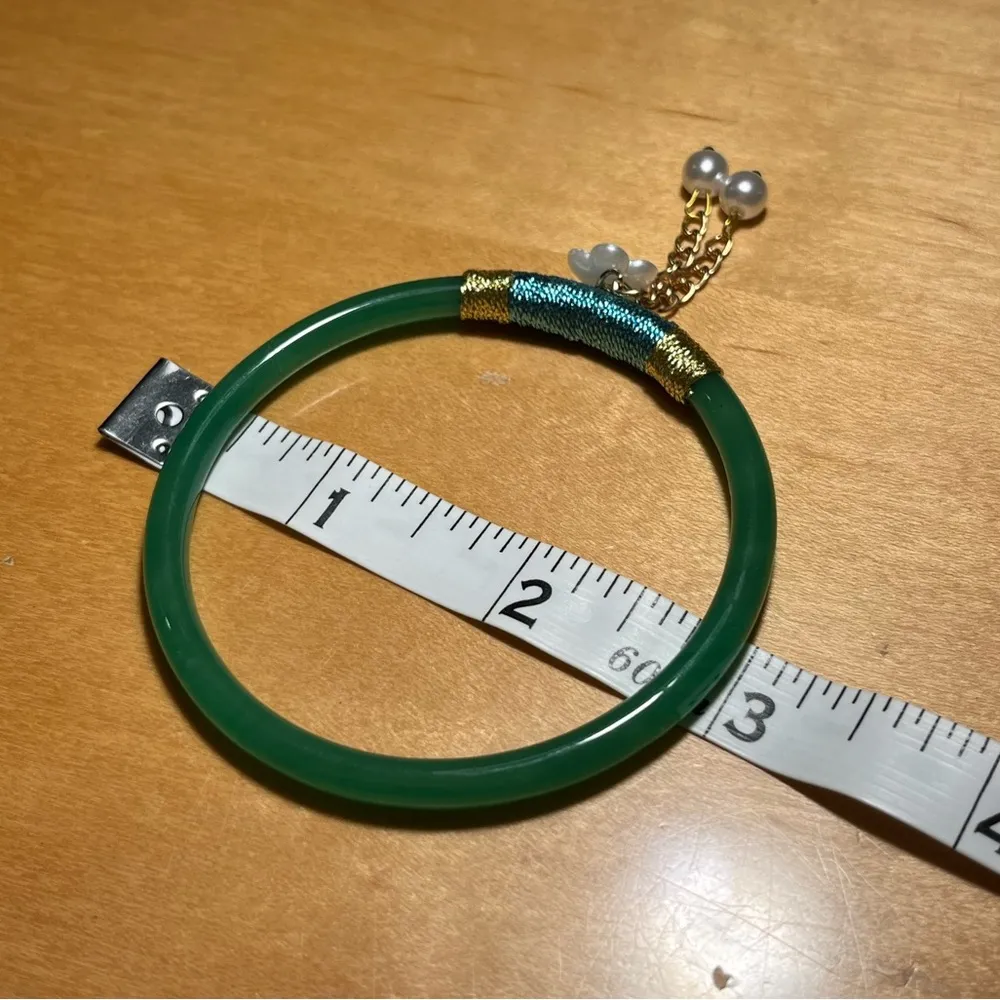 NWOT Synthetic Green Jade Flower Charm Bangle Bracelet - Image 10