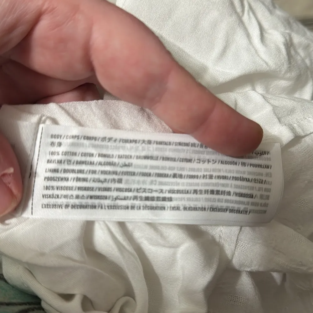 ABERCROMBIE & FITCH White V-Neck Women's Cap Sleeve Crop Top - Image 6