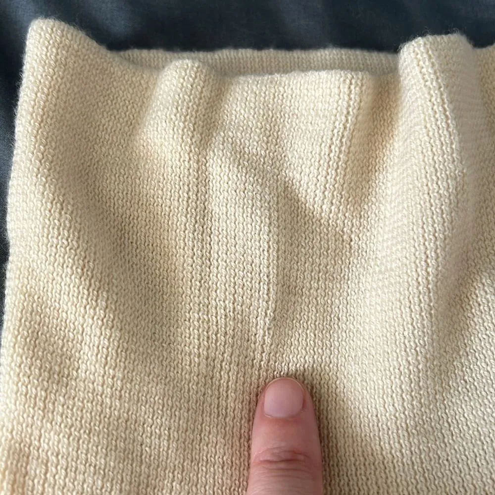 LL Bean Ivory Classic Turtleneck Wool Sweater Size Medium * Flaw - Image 7