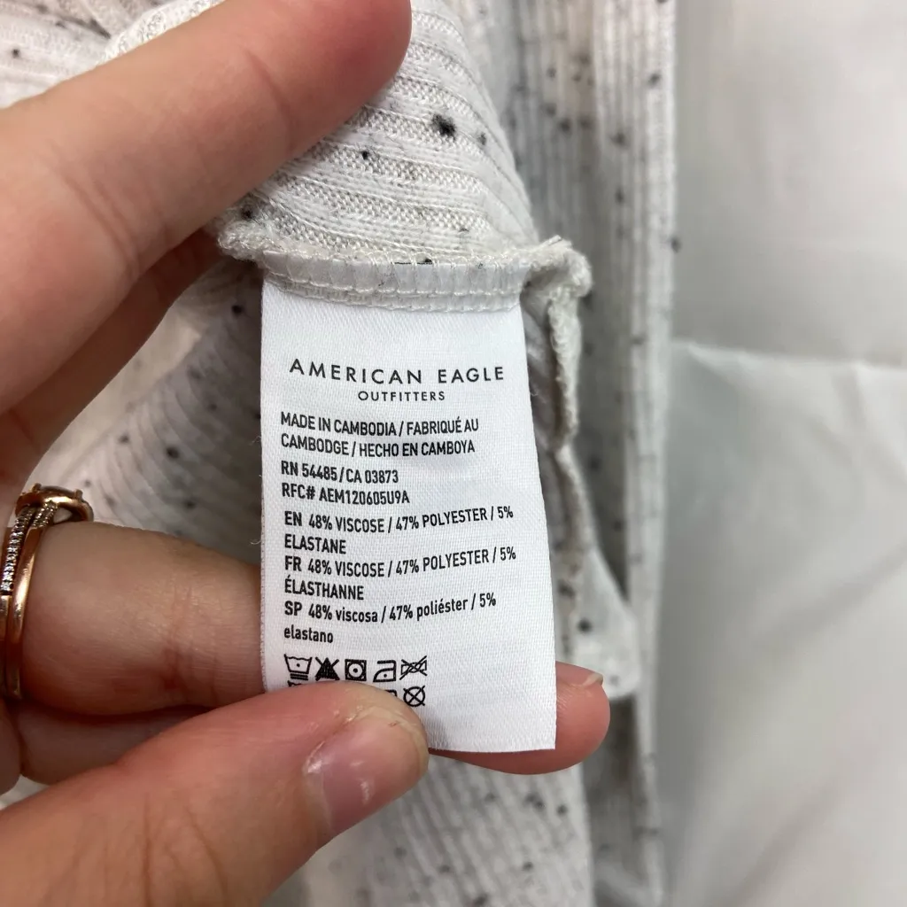 NWOT American Eagle‎ women’s white soft knit speckled long sleeve stretch shirt - Image 4