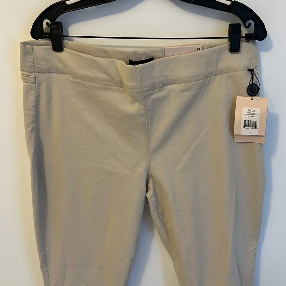 NYDJ Pull On Skinny Ankle Jeans in Feather - Image 4