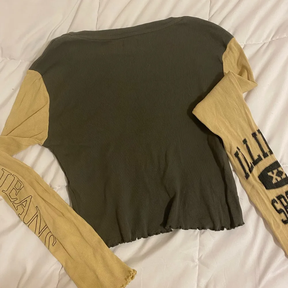 BDG (Urban Outfitters) Longsleeve! - Image 6