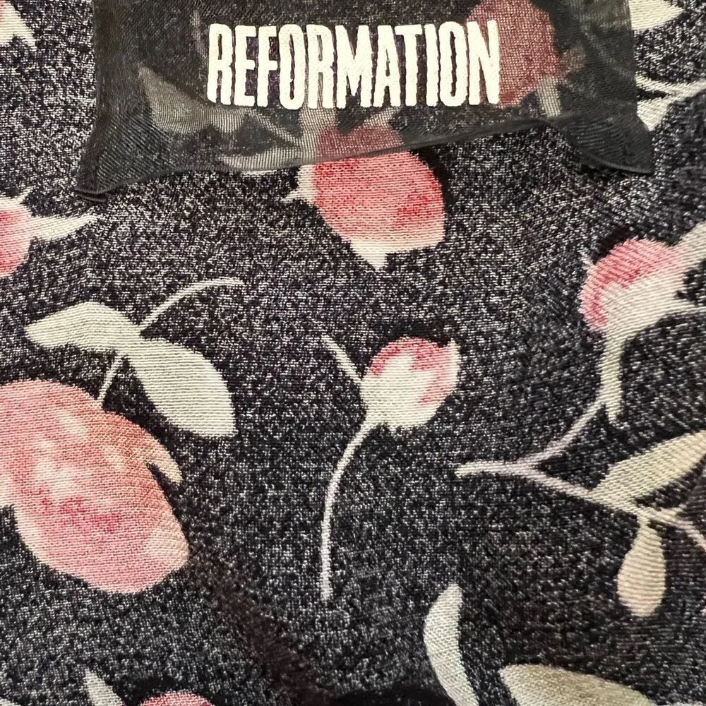 Reformation off the shoulder blouse black with rose pattern size XS EUC - Image 8