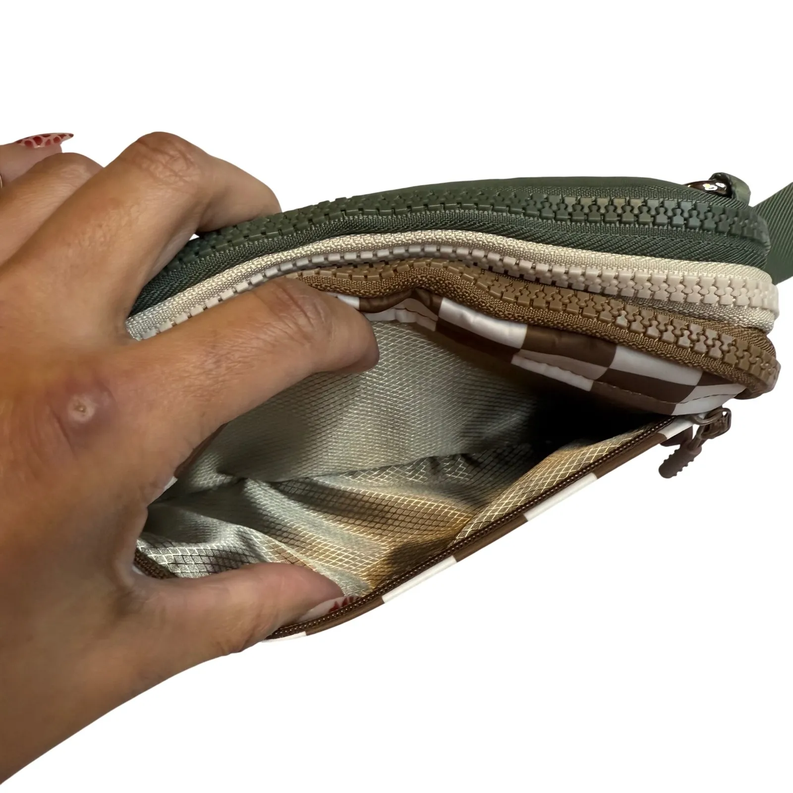 Iris & Rainbow NEW Checkered Crossbody Purse Adjustable Straps Multi Zip Pockets Brown - Image 9