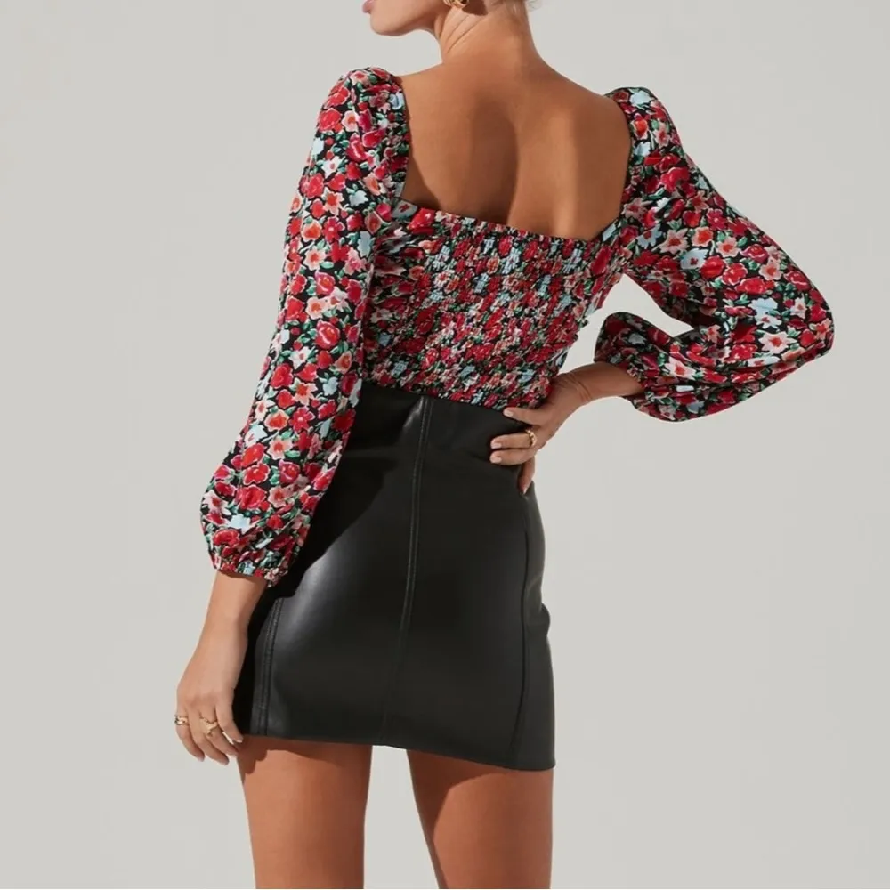 ASTR THE LABEL NWT Floral V Wire Printed Long Sleeve Top Side Zip Size Large - Image 2