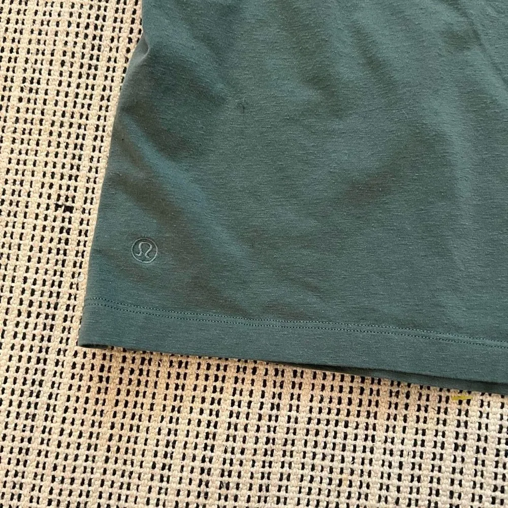 Lululemon  green cropped shirt - Image 5