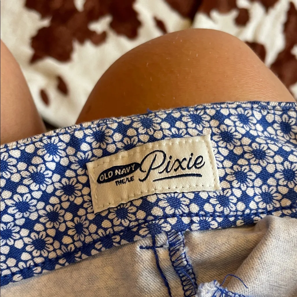 Old Navy Women's Blue Patterned Chinos - Image 3