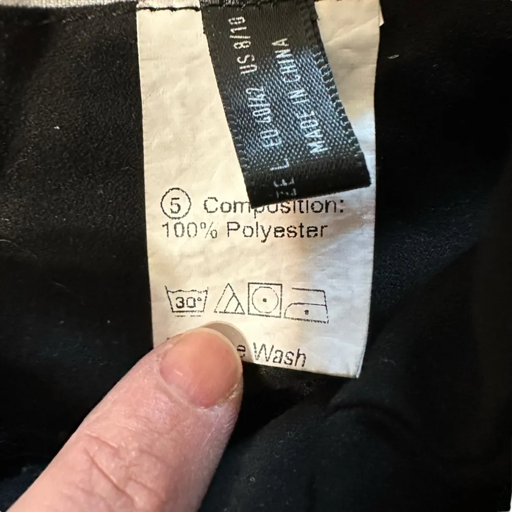 Shein women's 8/10 black halter top with fringe - Image 5