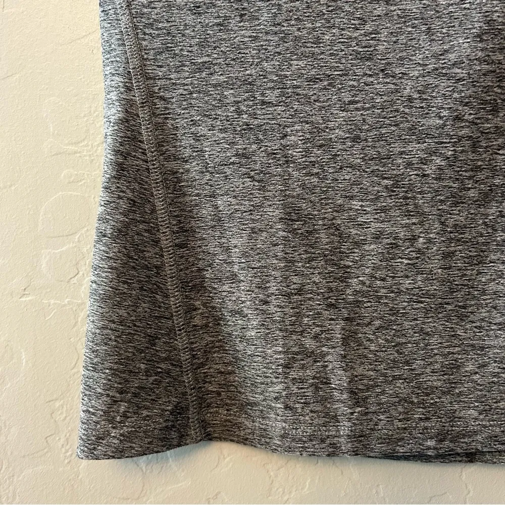 Zobha heather charcoal gray athletic crisscross back tank top size large NEW - Image 6