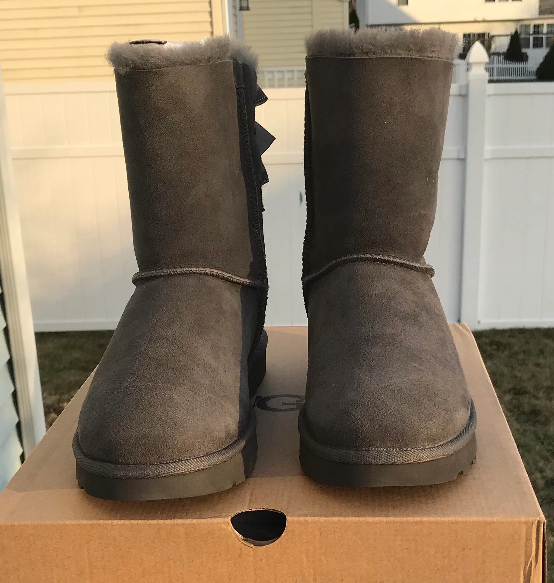 UGG Bailey Bow II Shimmer - Image 4