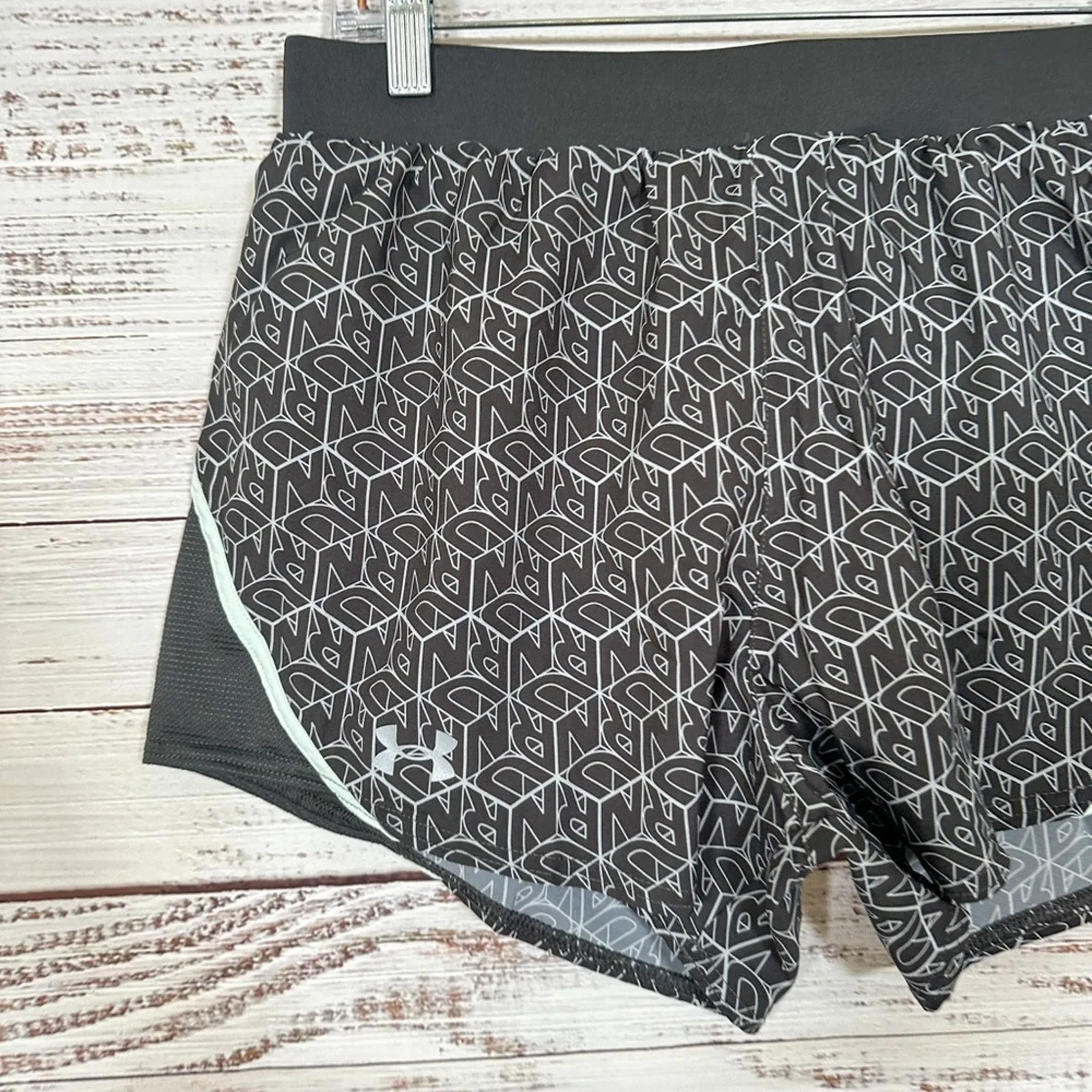 NEW with tags Under Armour Mileage 2.0 Black Printed Running Shorts Size Medium - Image 4