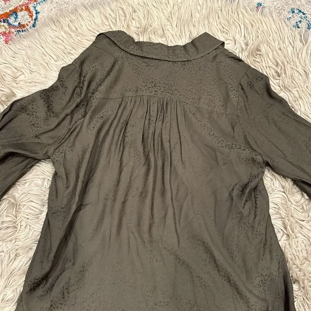 Soft surroundings blouse size medium - Image 4