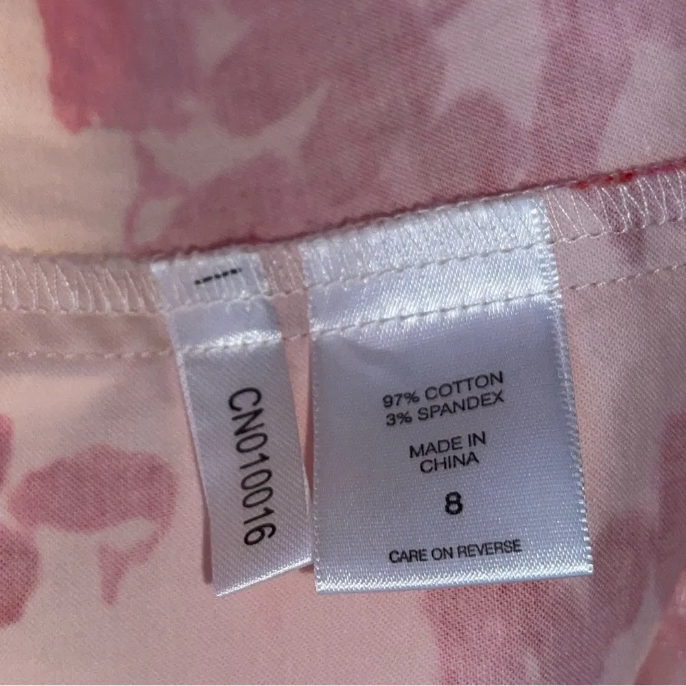 New York $ Co. high waisted Red & Pink on a White base Patterned Pencil Skirt Size 8 - Image 9