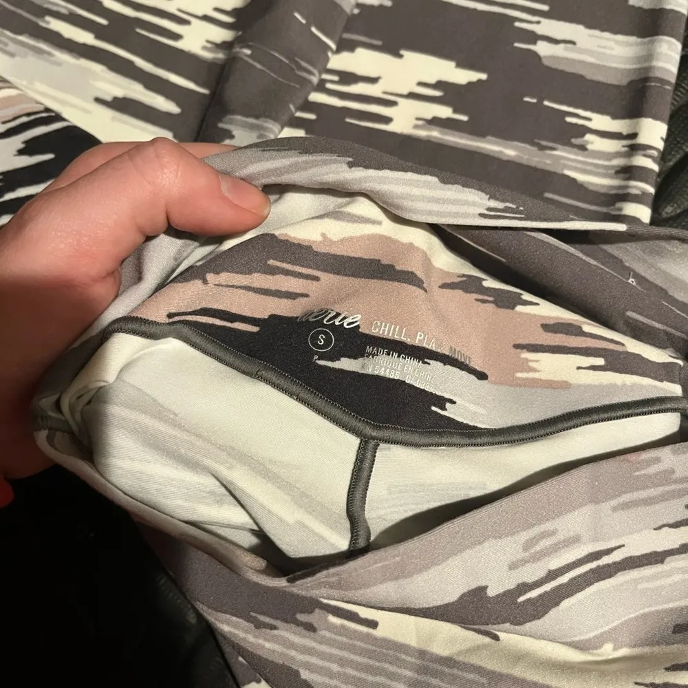 chill play move soft legging size small - Image 4