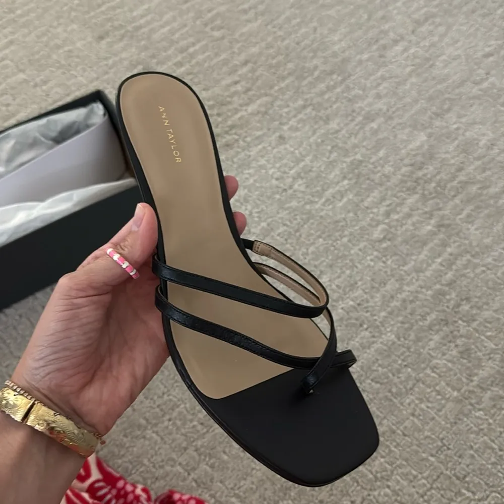  NIB NEW IN BOX Ann Taylor Leather Toe strap Mule sandals black - Image 5