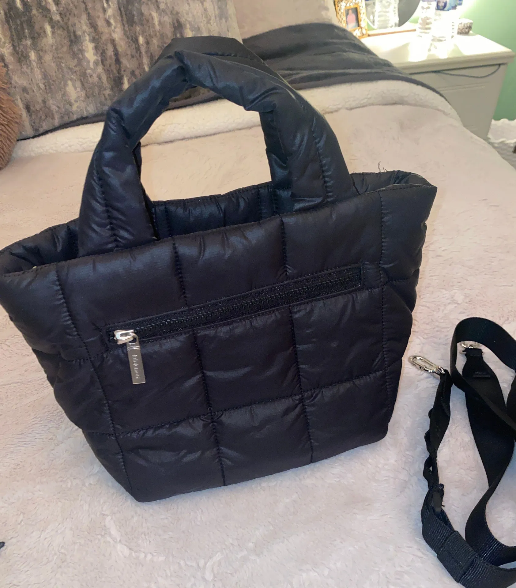 Lululemon Quilted Grid Crossbody Bag - Image 5