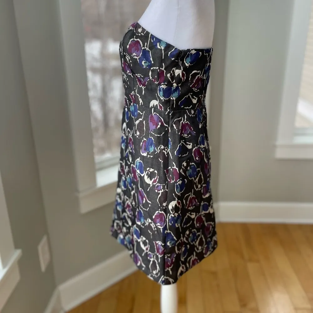 American Eagle Dark Gray Metallic Floral Strapless Structured Mini Dress Sz 4 - Image 2