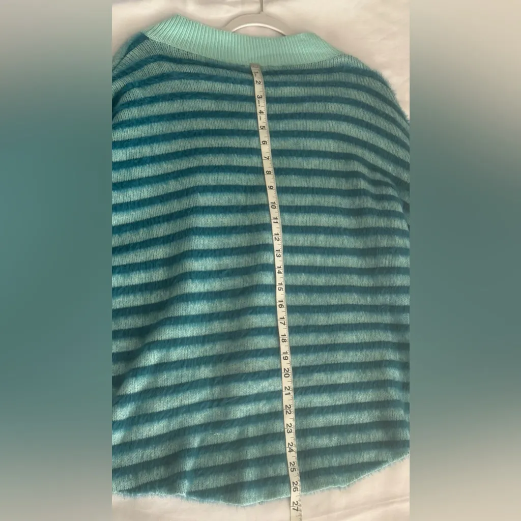 Teal and Light Blue Striped V - Image 7