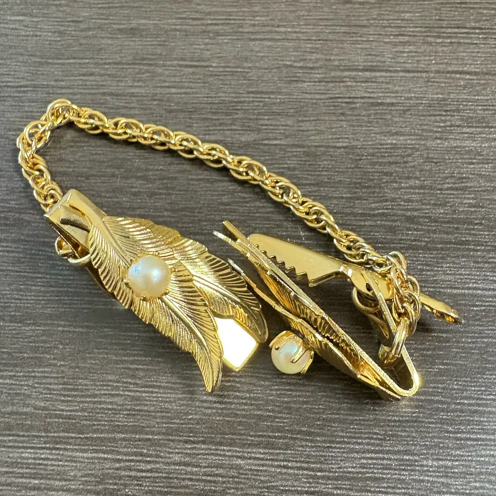 Vintage Gold Leaf Pearl Sweater Clip - Image 2