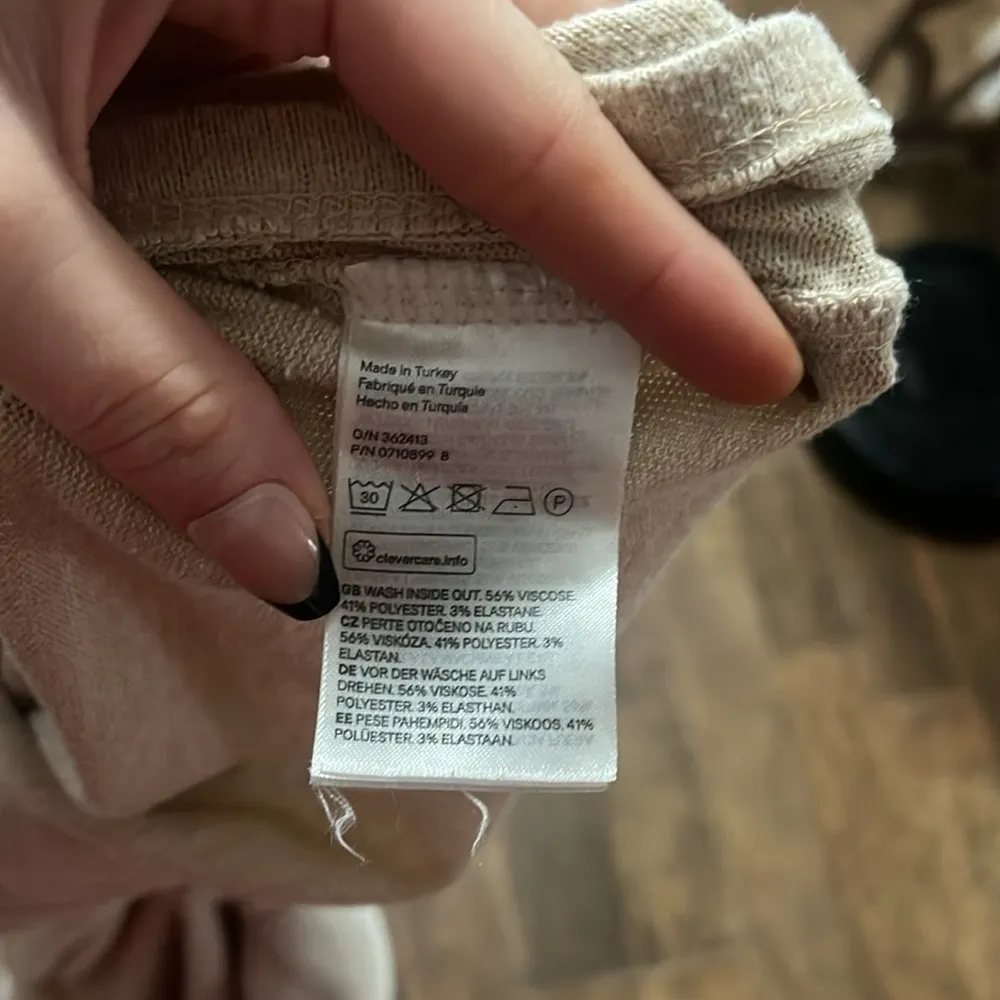 H&M Cream Turtleneck Lightweight sweater | medium - Image 3