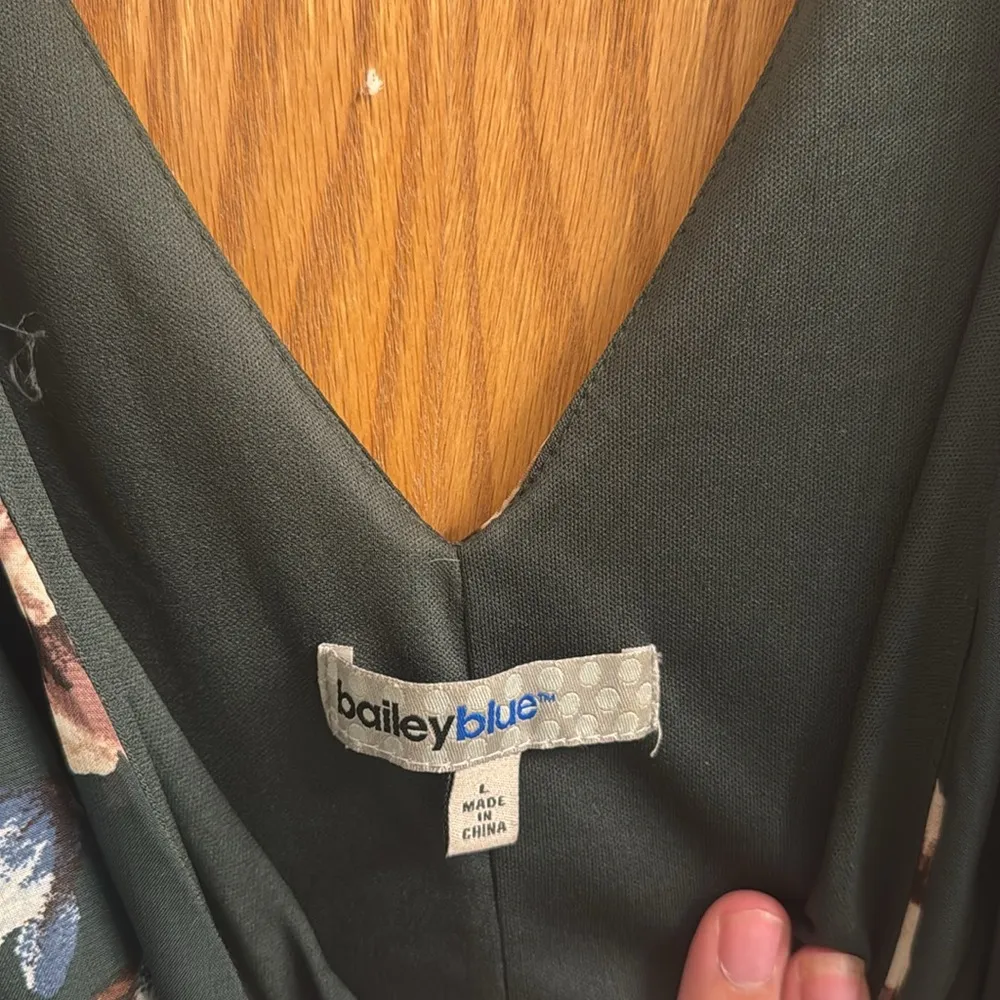 Bailey blue dark green floral dress in size large - Image 4