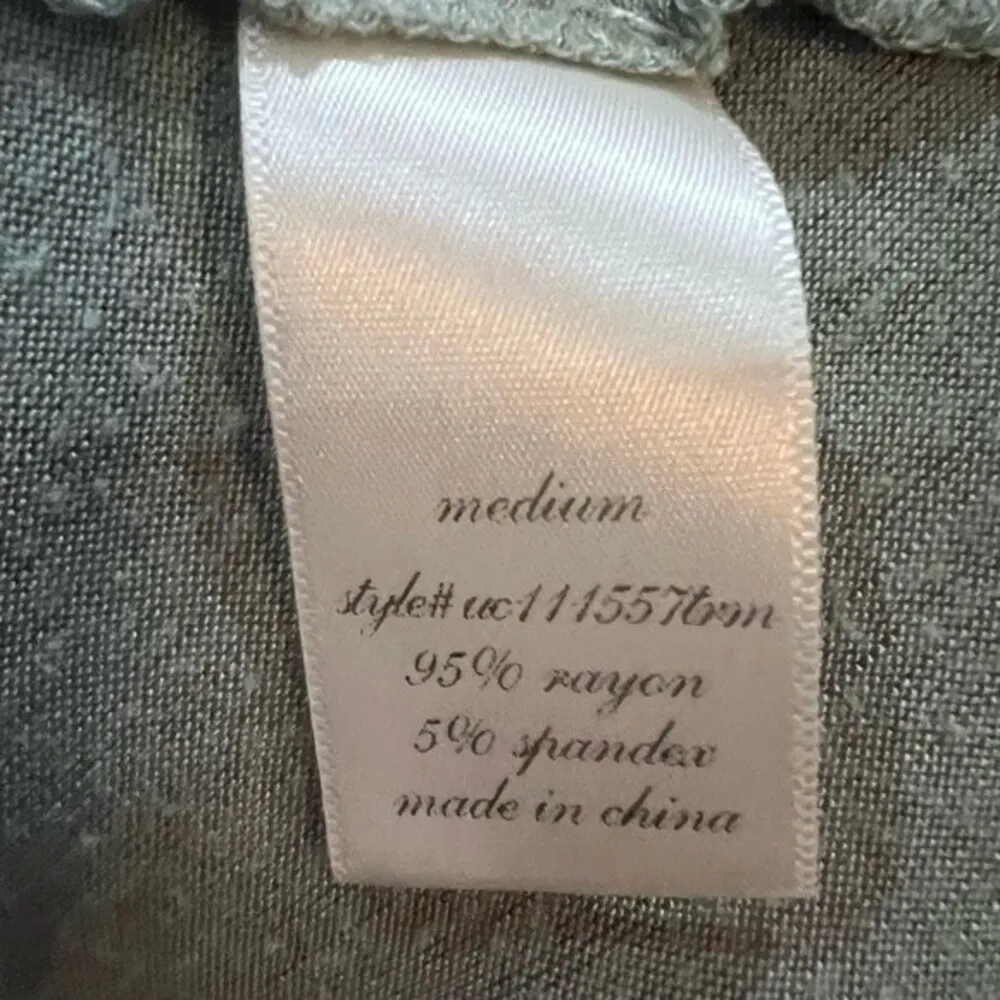 Francesca’s long sleeve olive green lace lined top size medium - Image 6