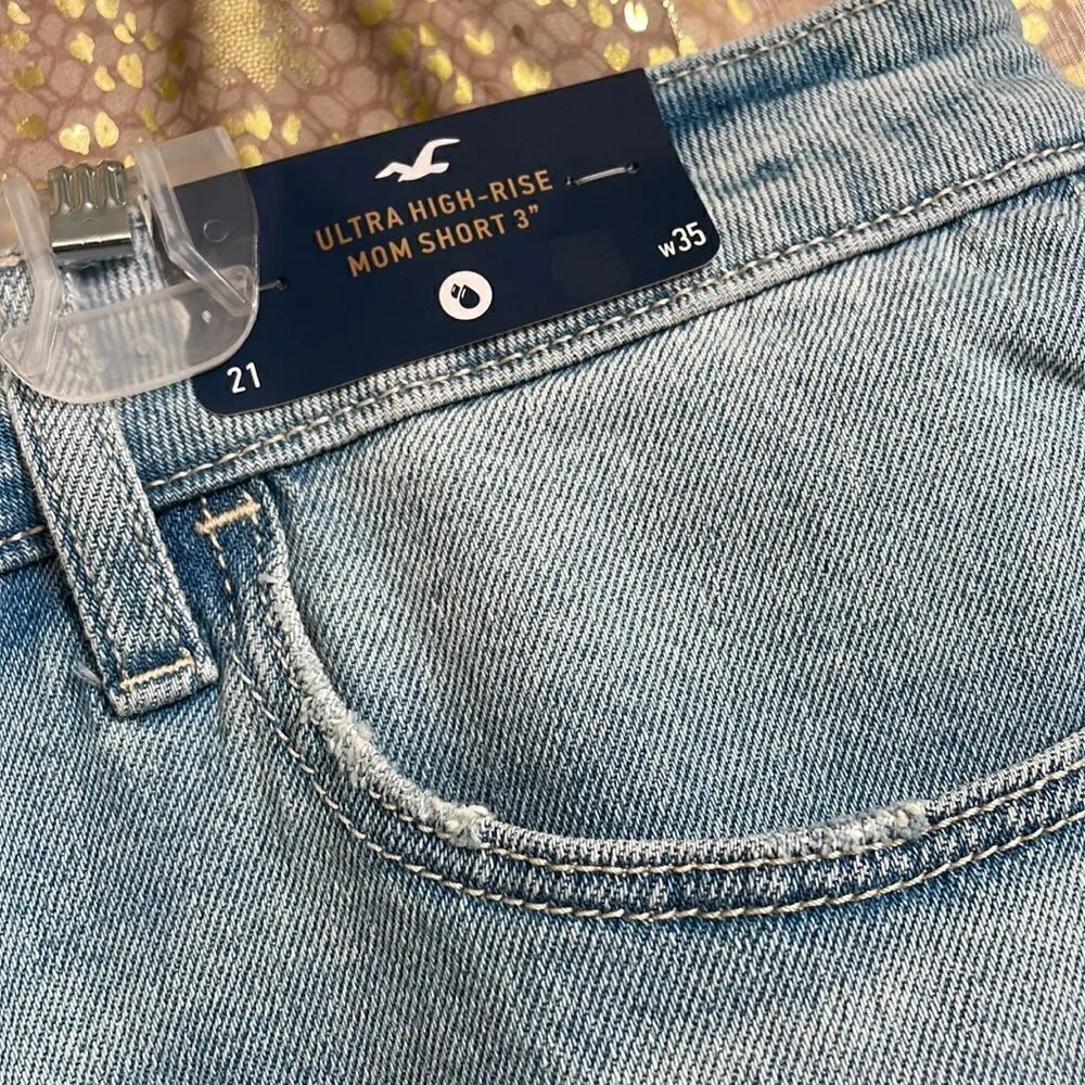 Hollister ultra high rise light wash mom shorts, size 21/35 NWT - Image 2