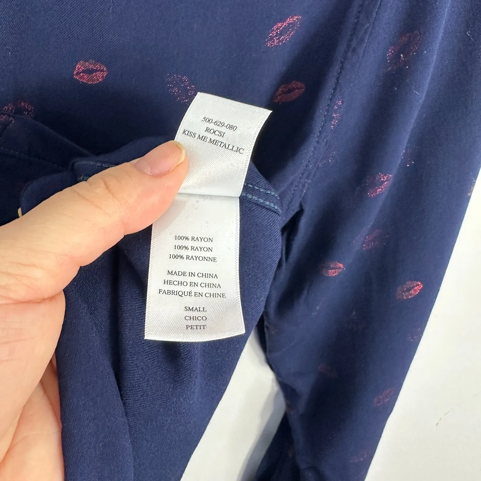 Rails Navy Blue Button Front Lip Print Shirt Sz Small Preppy Novelty Feminine - Image 5