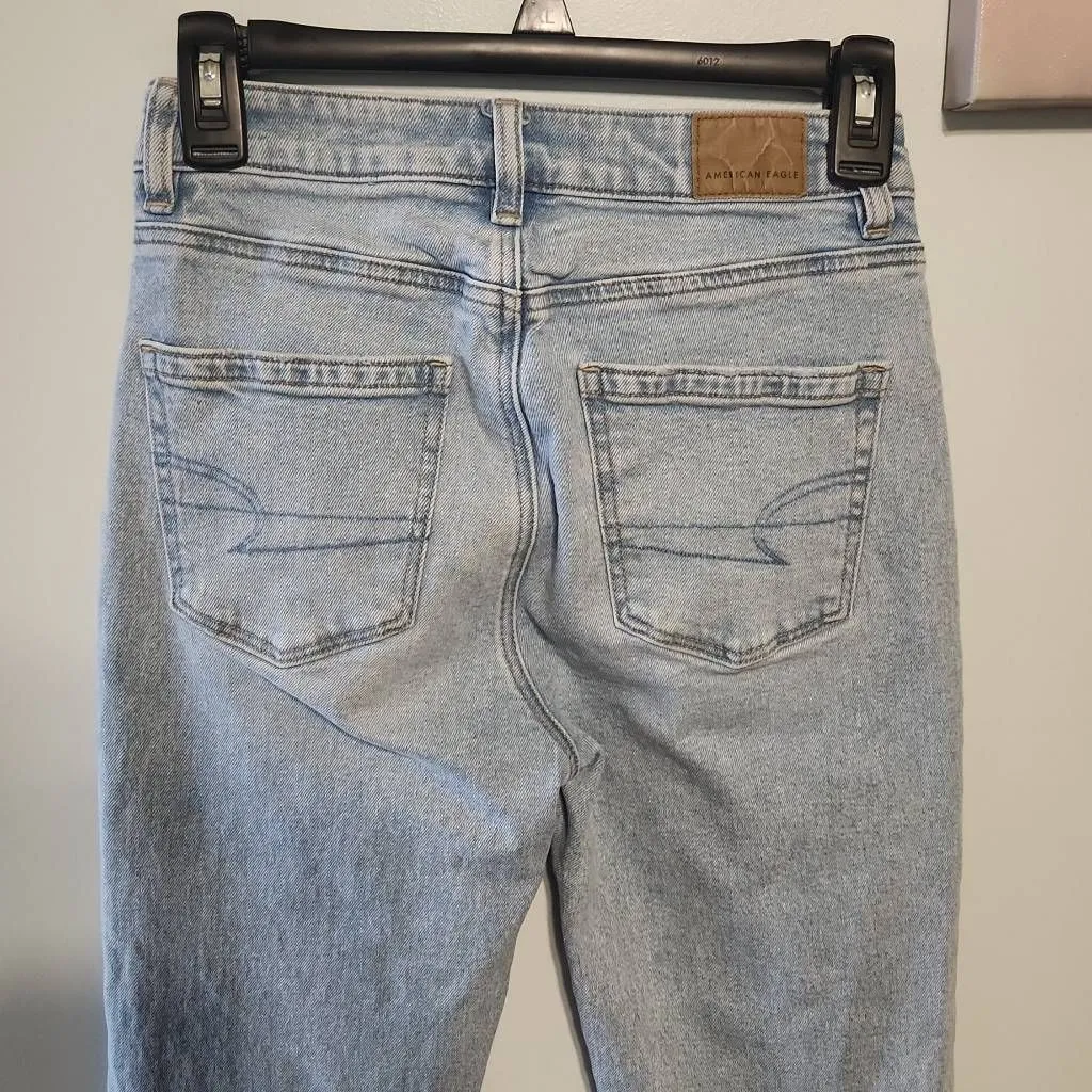 American Eagle Size 00 Long Light Wash Denim Mom Jeans - Image 4