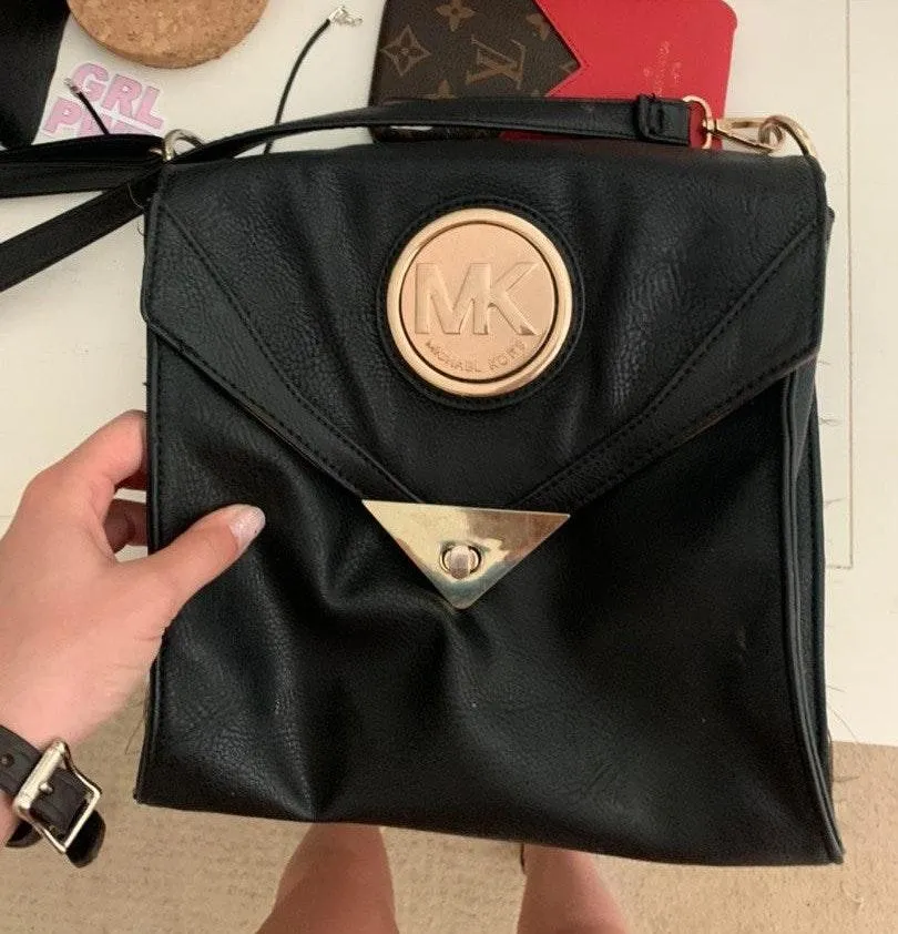 Michael Kors MK Crossbody! - Image 3