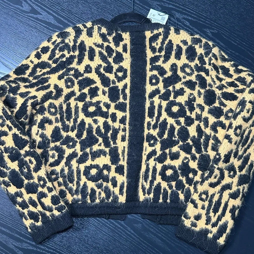 Leopard Print Cardigan - Image 8