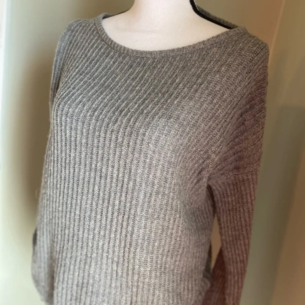 Brandy Melville  GRAY KNIT SWEATER‎ - Image 4