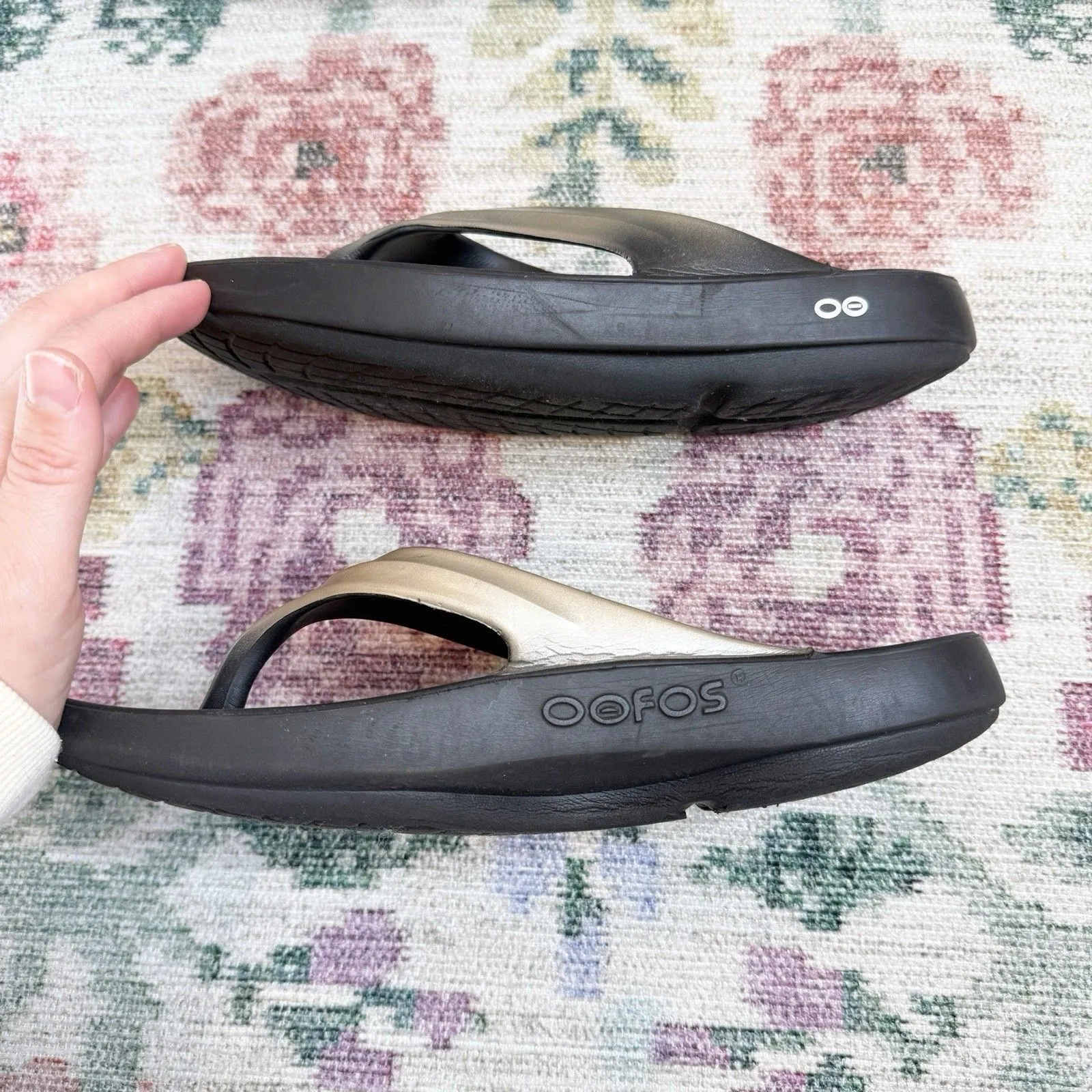 OOFOS Womens OOlala Luxe Sandals Size 11 Black Ombre Comfort Cushion Flip Flops - Image 5