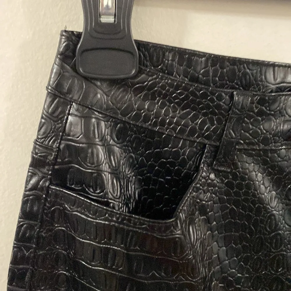 Missguided faux leather croc embossed straight leg pants in black size 4 - Image 6